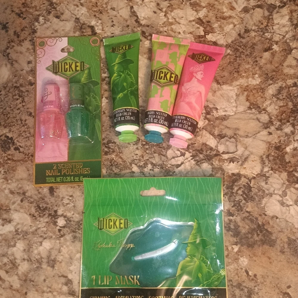 Wicked themed makeup bundle. A wicked inspired makeup perfect for everyday